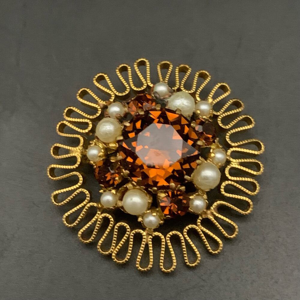 Vintage Austrian Crystal Brooch Pin
Made In Austria Smokey Amber Brown Crystal